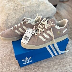Adidas Women's Sneakers in Beige and White